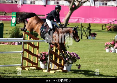 Conor Swail of Ireland mit Casturano während des CSI5* Prix Mars & Co beim Jumping International de Dinard am 19. Juli 2024, Dinard, Frankreich (Foto: Maxime David - MXIMD Pictures) Stockfoto