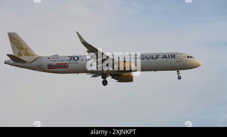 Ein Flugzeug der Fluggesellschaft Gulf Air, Airbus A321-253NX, Kennung A9C-ND im Landeanflug auf den Flughafen Frankfurt 19.07.2024 a.M./Deutschland. *** Ein Flugzeug der Fluggesellschaft Gulf Air, Airbus A321 253NX, Registrierung A9C ND, die sich am 19 07 2024 in Frankfurt a M Flughafen Frankfurt a M in Frankfurt a M nähert Stockfoto