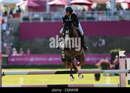 Megane Moissonnier aus Frankreich mit Bracadabra während des CSI5* Prix Mars & Co beim Jumping International de Dinard am 19. Juli 2024, Dinard, Frankreich (Foto: Maxime David - MXIMD Pictures) Stockfoto