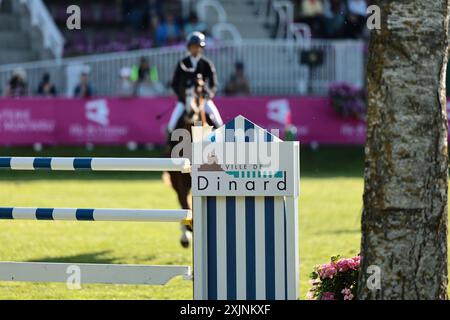 Megane Moissonnier aus Frankreich mit Bracadabra während des CSI5* Prix Mars & Co beim Jumping International de Dinard am 19. Juli 2024, Dinard, Frankreich (Foto: Maxime David - MXIMD Pictures) Stockfoto