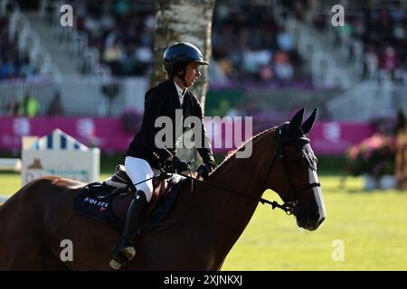 Megane Moissonnier aus Frankreich mit Bracadabra während des CSI5* Prix Mars & Co beim Jumping International de Dinard am 19. Juli 2024, Dinard, Frankreich (Foto: Maxime David - MXIMD Pictures) Stockfoto