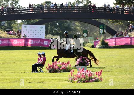 Megane Moissonnier aus Frankreich mit Bracadabra während des CSI5* Prix Mars & Co beim Jumping International de Dinard am 19. Juli 2024, Dinard, Frankreich (Foto: Maxime David - MXIMD Pictures) Stockfoto