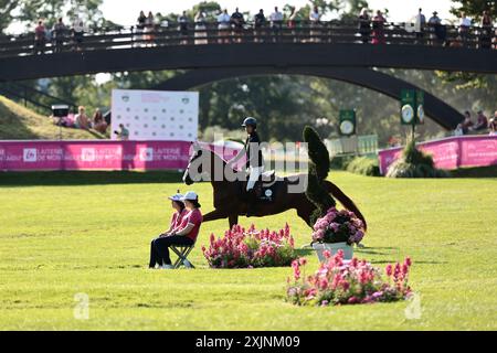 Megane Moissonnier aus Frankreich mit Bracadabra während des CSI5* Prix Mars & Co beim Jumping International de Dinard am 19. Juli 2024, Dinard, Frankreich (Foto: Maxime David - MXIMD Pictures) Stockfoto