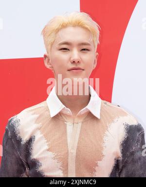 Seoul, Südkorea. Juli 2024. Der südkoreanische Sänger Hoshi, Mitglied der K-Pop-Boy-Band Seventeen, nimmt am 19. Juli 2024 an einem Fotocall für den DIESEL-Fotoruf in Seoul Teil. (Foto: Lee Young-HO/SIPA USA) Credit: SIPA USA/Alamy Live News Stockfoto