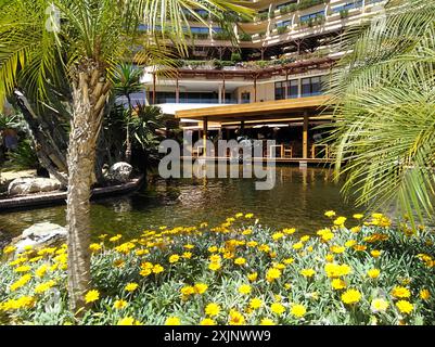 Limassol, Zypern - 4. April 2018: Das schöne Four Seasons Hotels and Resorts Gebäude Limassol auf Zypern Stockfoto