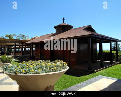 Limassol, Zypern - 4. April 2018: Die Kirche im schönen Four Seasons Hotels and Resorts Gebäude Limassol auf Zypern Stockfoto