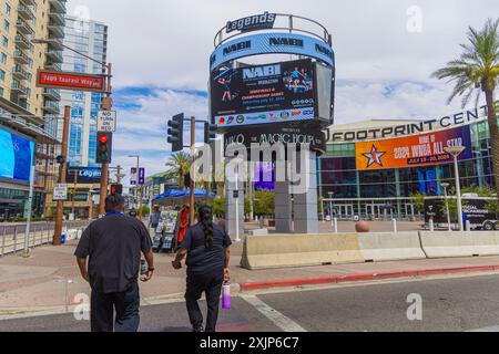 Footprint Center Arena in der Innenstadt von Phoenix, Arizona, USA, Sportstätte. Dort werden Spiele für die Phoenix Suns der National Basketball Association (NBA) und die Phoenix Mercury der Women's National Basketball Association (früher US Airways Center) veranstaltet. Metropolis City (Foto: Luis Gutierrez/Norte Photo) Footprint Center Arena en el Centro de Phoenix, Arizona Estados Unidos, recinto deportivo Alberga los partidos de Phoenix Suns de la National Basketball Association NBA y las Phoenix Mercury de la Women's National Basketball Association, Antes llada US Airways Center. Metr Stockfoto