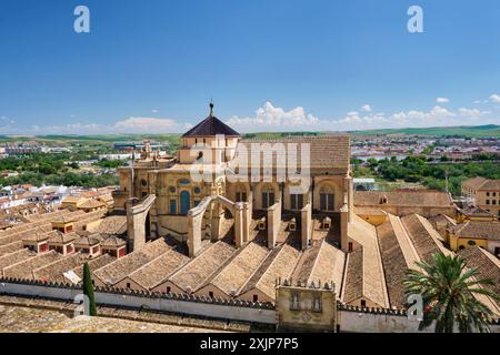 Ein Blick auf die große Moschee von Cordoba von hoch oben auf dem Glockenturm Stockfoto