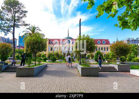 Batumi, Georgia - 14. JUNI 2024: Außenfassade des Rathauses von Batumi in der lermontov Street, Batumi, Georgia. Stockfoto