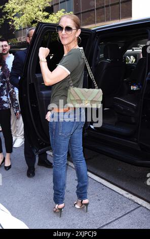 Celine Dion trägt ein „Celine“ T-Shirt in New York City, USA mit: Celine Dion Where: NYC, New York, Vereinigte Staaten Wann: 18 Jun 2024 Credit: Patricia Schlein/WENN Stockfoto