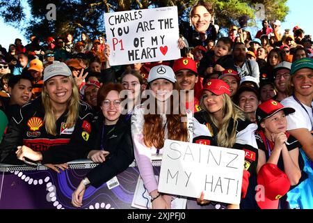 Tag 1 des Rolex Australian Formula 1 Grand Prix 2024 auf dem Albert Park Circuit in Melbourne, Victoria am 21. März 2024. F1-Fans zeigen ihre Leidenschaft... Stockfoto