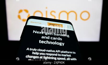 Stuttgart, Deutschland, 07-08-2023: Smartphone mit Webseite der Firma Pismo Solucoes Tecnologicas Ltda. Auf dem Bildschirm vor dem Firmenlogo. Konzentrieren Sie sich auf Stockfoto