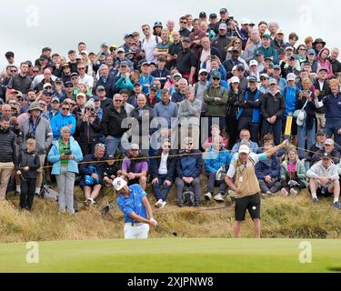 19. Juli 2024; Royal Troon Golf Club, Troon, South Ayrshire, Schottland; The Open Championship Round 2; Cameron Smith Chips zum 12. Abschlag Stockfoto