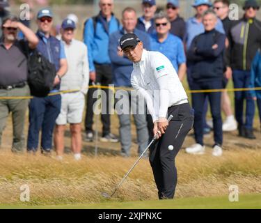 19. Juli 2024; Royal Troon Golf Club, Troon, South Ayrshire, Schottland; The Open Championship Round 2; Keita Nakajima Chips zum 16. Grün Stockfoto