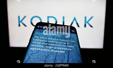 Stuttgart, 14.08.2023: Mobiltelefon mit Website des US-amerikanischen Biotechnologie-Unternehmens Kodiak Sciences Inc. Auf dem Bildschirm vor dem Logo. Konzentrieren Sie sich auf Stockfoto