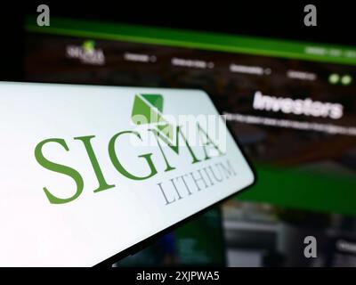 Stuttgart, 21.09.2023: Mobiltelefon mit Logo der kanadischen Sigma Lithium Corporation auf dem Bildschirm vor der Business-Website. Konzentrieren Sie sich auf Stockfoto