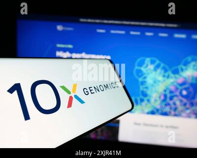 Stuttgart, Deutschland, 12-31-2023: Mobiltelefon mit Logo des amerikanischen Biotechnologie-Unternehmens 10x Genomics Inc. Vor der Business-Website. Konzentrieren Sie sich auf Stockfoto