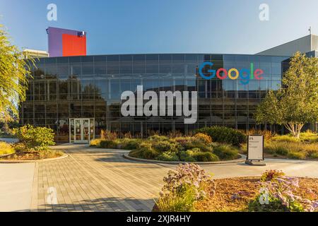 Außenbereich im Googleplex, dem Firmensitz von Google und seiner Muttergesellschaft Alphabet Inc. In Mountain View Stockfoto