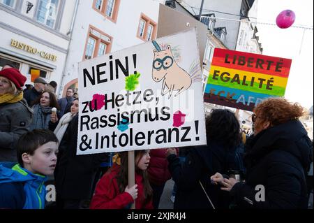 Protest gegen die rechte AFD in Trier, 28.01.2024, Demonstration für Menschenrechte, keine Diskriminierung und Rassismus, Vielfalt, humanitäre Stockfoto