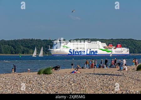 Stena Line Fähre, Segelboote, Menschen, Kieler Woche, Falckensteiner Strand, Kieler Fjord, Kiel, Schleswig-Holstein, Deutschland Stockfoto