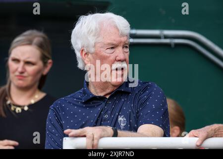 Kansas City, MO, USA. Juli 2024. John Sherman, Besitzer der Kansas City Royals, vor dem Spiel zwischen den Kansas City Royals und Chicago White Sox im Kauffman Stadium in Kansas City, MO. David Smith/CSM/Alamy Live News Stockfoto