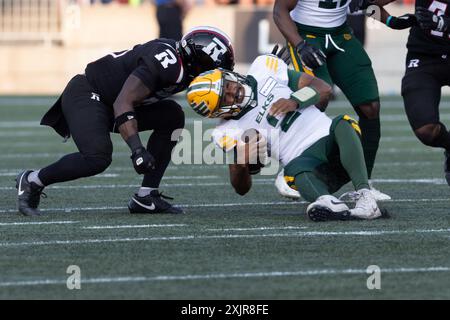 Ottawa, Kanada. Juli 2024. Edmonton Elks Tre Ford (2) wird während des CFL-Spiels zwischen den Edmonton Elks und den Ottawa Redblacks im TD Place Stadium in Ottawa, Kanada, bekämpft. Daniel Lea/CSM/Alamy Live News Stockfoto