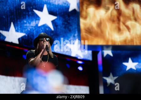 Milwaukee, Vereinigte Staaten Von Amerika. Juli 2024. Kid Rock tritt am Donnerstag, den 19. Juli 2024, auf der Republican National Convention in Milwaukee, Wisconsin, auf. Kredit: Annabelle Gordon/CNP/SIPA USA Kredit: SIPA USA/Alamy Live News Stockfoto