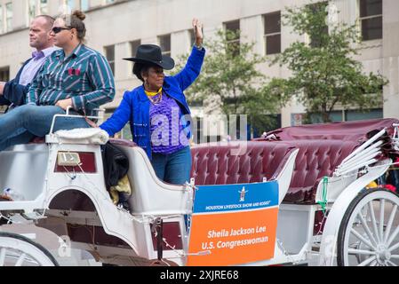 Houston, USA. Februar 2020. Die langjährige Kongressabgeordnete Sheila Jackson Lee verstarb am 19. Juli 2024 im Alter von 74 Jahren nach einem Kampf gegen Bauchspeicheldrüsenkrebs. Lee war sehr aktiv in der Houston Community und wird hier bei der Rodeo Houston Parade 2020 am 29. Februar 2020 in Houston, Texas, gesehen. (Foto: Jennifer Lake/SIPA USA) Credit: SIPA USA/Alamy Live News Stockfoto