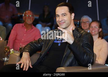 Bülent Ceylan bei der Aufzeichnung der NDR Talk Show im NDR Fernsehstudio Lokstedt. Hamburg, 28.06.2024 *** Bülent Ceylan bei der Aufnahme der NDR Talk Show im NDR-Fernsehstudio Lokstedt Hamburg, 28 06 2024 Foto:xgbrcix/xFuturexImagex ndr talk2806 4613 Stockfoto