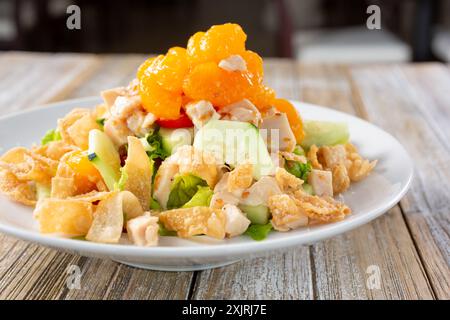 Ein Blick auf einen chinesischen Hühnersalat. Stockfoto