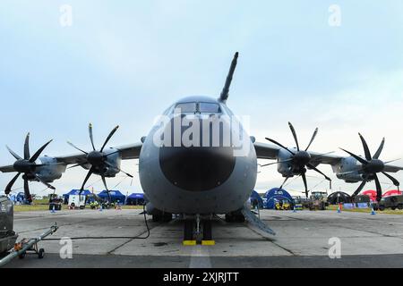 Royal Air Force Airbus A400M während des Royal International Air Tattoo am Samstag, den 20. Juli 2024, bei der RAF Fairford, Gloucestershire, England. (Foto: Jon Hobley | MI News) Credit: MI News & Sport /Alamy Live News Stockfoto