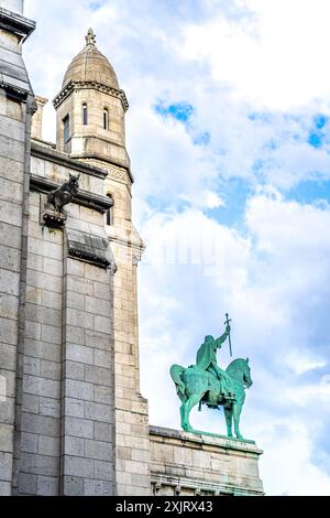 Reiterstatue von Louis IX. In Paris Frankreich von Hippolyte Lefèbvre entlang der Westseite der Basilika Sacré Coeur von Montmartre, Paris, Frankreich Stockfoto