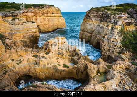 Rocky Coast von Carvoeiro, Portugal Stockfoto