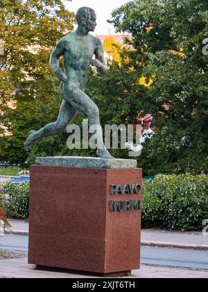 Turku, Finnland - September 2022: Statue des berühmten finnischen Läufers Paavo Nurmi in Turku, Nordeuropa Stockfoto