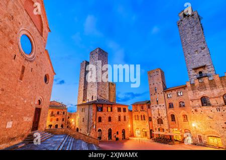 San Gimignano, Provinz Siena. Piazza del Duomo. Toskana, Italien. Stockfoto