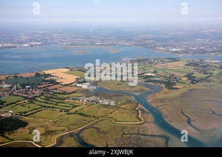 Aus der Vogelperspektive auf Hayling Island mit Blick auf Portsmouth Stockfoto