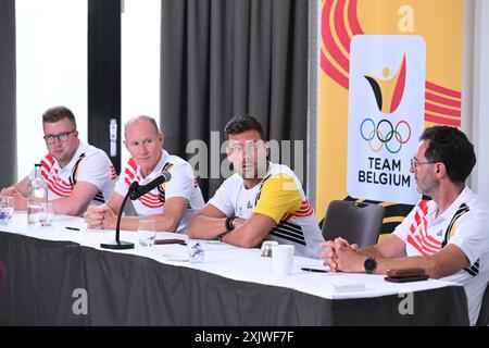 Hasselt, Belgien. Juli 2024. Kenny de Ketele (C), Trainer des belgischen Radsports, spricht während einer Pressekonferenz beim MEDIA Day im Team Belgium Base Camp for Track Cycling und BMX, Samstag, den 20. Juli 2024 in Hasselt, zur Vorbereitung der bevorstehenden Olympischen Spiele 2024 in Paris. BELGA FOTO JOHN THYS Credit: Belga News Agency/Alamy Live News Stockfoto