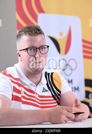 Hasselt, Belgien. Juli 2024. Bahnsprinttrainer Jonathan Mitchell spricht während einer Pressekonferenz beim Media Day im Team Belgium Base Camp for Track Cycling und BMX am Samstag, den 20. Juli 2024 in Hasselt, zur Vorbereitung der bevorstehenden Olympischen Spiele 2024 in Paris. BELGA FOTO JOHN THYS Credit: Belga News Agency/Alamy Live News Stockfoto