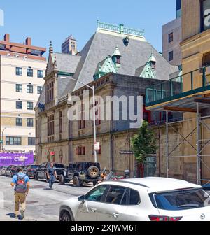 NYC Chinatown: 87 Lafayette Street, ehemaliger Sitz der Engine Company 31, dieses Wahrzeichen von NYC beherbergt heute den Dokumentarfilmproduzenten DCTV und sein Theater. Stockfoto