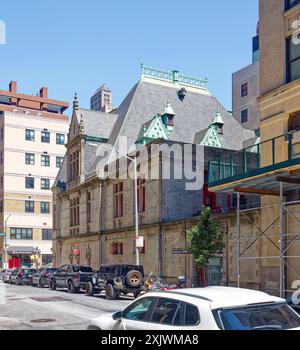 NYC Chinatown: 87 Lafayette Street, ehemaliger Sitz der Engine Company 31, dieses Wahrzeichen von NYC beherbergt heute den Dokumentarfilmproduzenten DCTV und sein Theater. Stockfoto