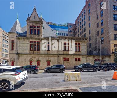 NYC Chinatown: 87 Lafayette Street, ehemaliger Sitz der Engine Company 31, dieses Wahrzeichen von NYC beherbergt heute den Dokumentarfilmproduzenten DCTV und sein Theater. Stockfoto
