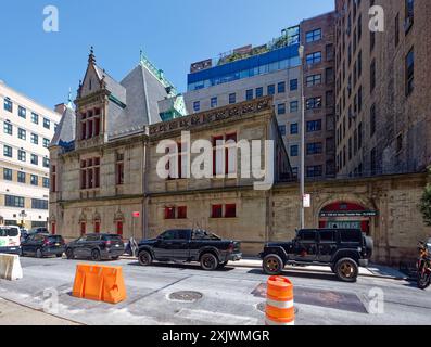 NYC Chinatown: 87 Lafayette Street, ehemaliger Sitz der Engine Company 31, dieses Wahrzeichen von NYC beherbergt heute den Dokumentarfilmproduzenten DCTV und sein Theater. Stockfoto