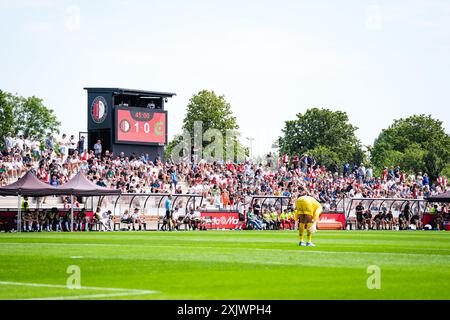 Rotterdam, Niederlande. Juli 2024. Rotterdam - 1-0 während des dritten Freundschaftsspiels zur Vorbereitung der Eredivisie-Saison 2024/2025 zwischen Feyenoord und Cercle Brugge K.S.V. am 20. Juli 2024 in Nieuw Varkenoord in Rotterdam, Niederlande Credit: Box to Box Pictures/Alamy Live News Stockfoto