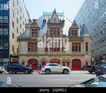 NYC Chinatown: 87 Lafayette Street, ehemaliger Sitz der Engine Company 31, dieses Wahrzeichen von NYC beherbergt heute den Dokumentarfilmproduzenten DCTV und sein Theater. Stockfoto