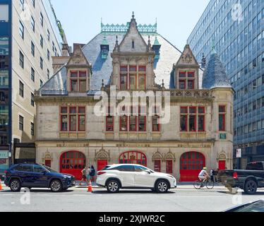 NYC Chinatown: 87 Lafayette Street, ehemaliger Sitz der Engine Company 31, dieses Wahrzeichen von NYC beherbergt heute den Dokumentarfilmproduzenten DCTV und sein Theater. Stockfoto