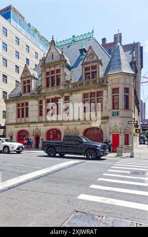 NYC Chinatown: 87 Lafayette Street, ehemaliger Sitz der Engine Company 31, dieses Wahrzeichen von NYC beherbergt heute den Dokumentarfilmproduzenten DCTV und sein Theater. Stockfoto