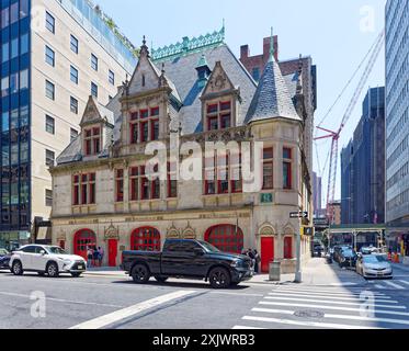 NYC Chinatown: 87 Lafayette Street, ehemaliger Sitz der Engine Company 31, dieses Wahrzeichen von NYC beherbergt heute den Dokumentarfilmproduzenten DCTV und sein Theater. Stockfoto