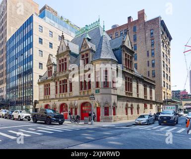 NYC Chinatown: 87 Lafayette Street, ehemaliger Sitz der Engine Company 31, dieses Wahrzeichen von NYC beherbergt heute den Dokumentarfilmproduzenten DCTV und sein Theater. Stockfoto