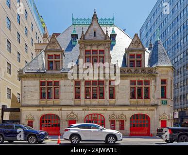 NYC Chinatown: 87 Lafayette Street, ehemaliger Sitz der Engine Company 31, dieses Wahrzeichen von NYC beherbergt heute den Dokumentarfilmproduzenten DCTV und sein Theater. Stockfoto