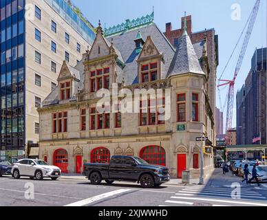NYC Chinatown: 87 Lafayette Street, ehemaliger Sitz der Engine Company 31, dieses Wahrzeichen von NYC beherbergt heute den Dokumentarfilmproduzenten DCTV und sein Theater. Stockfoto